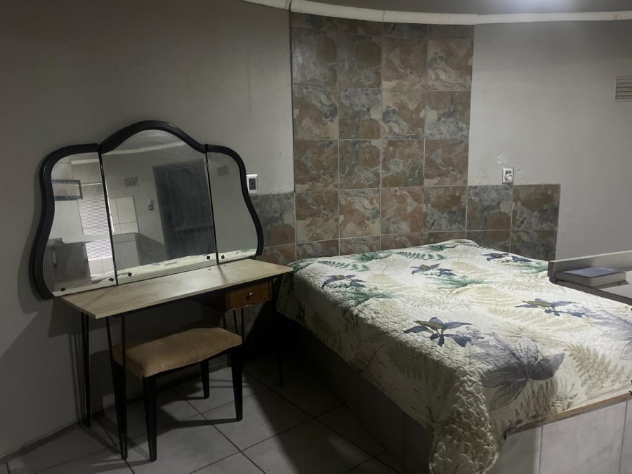 To Let 1 Bedroom Property for Rent in Florauna Gauteng