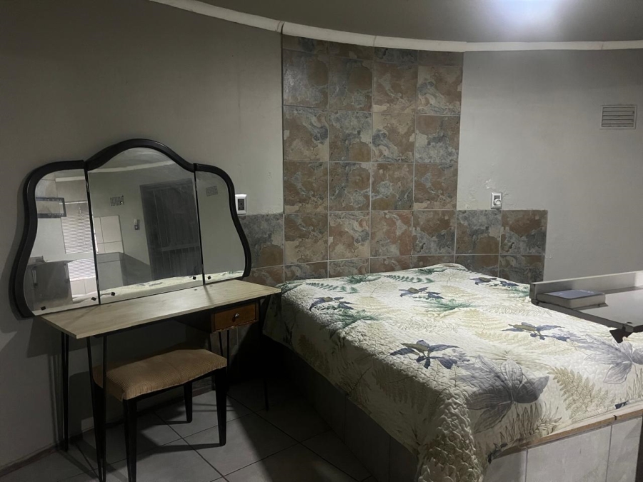 To Let 1 Bedroom Property for Rent in Florauna Gauteng