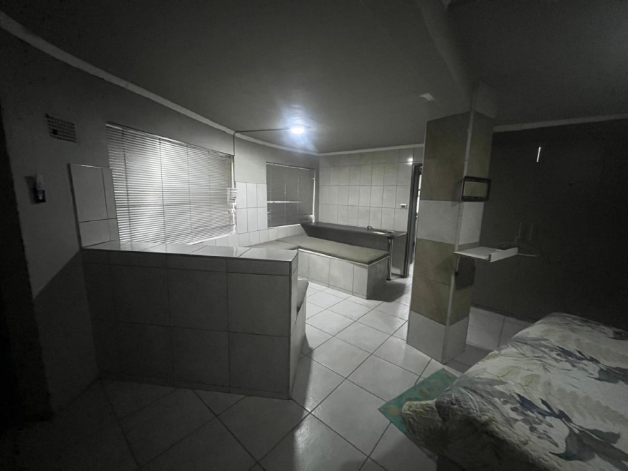 To Let 1 Bedroom Property for Rent in Florauna Gauteng
