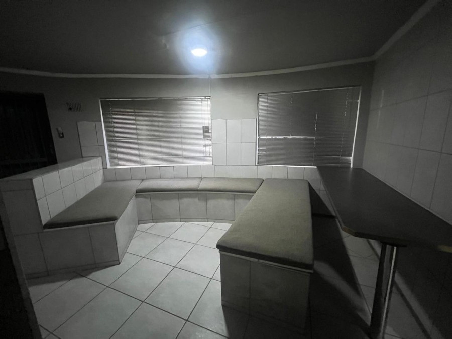 To Let 1 Bedroom Property for Rent in Florauna Gauteng