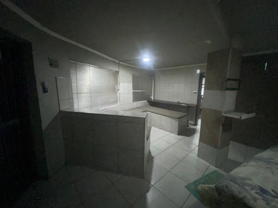 To Let 1 Bedroom Property for Rent in Florauna Gauteng