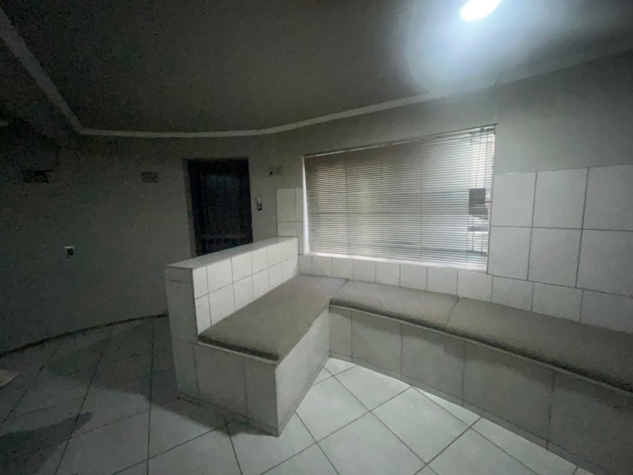 To Let 1 Bedroom Property for Rent in Florauna Gauteng