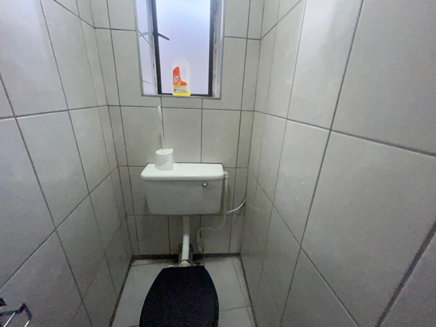 To Let 1 Bedroom Property for Rent in Florauna Gauteng