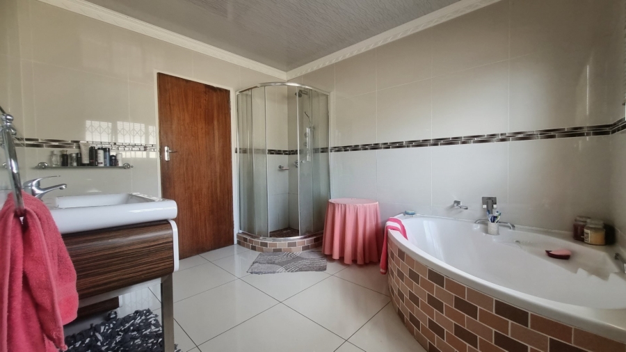 3 Bedroom Property for Sale in Sonland Park Gauteng