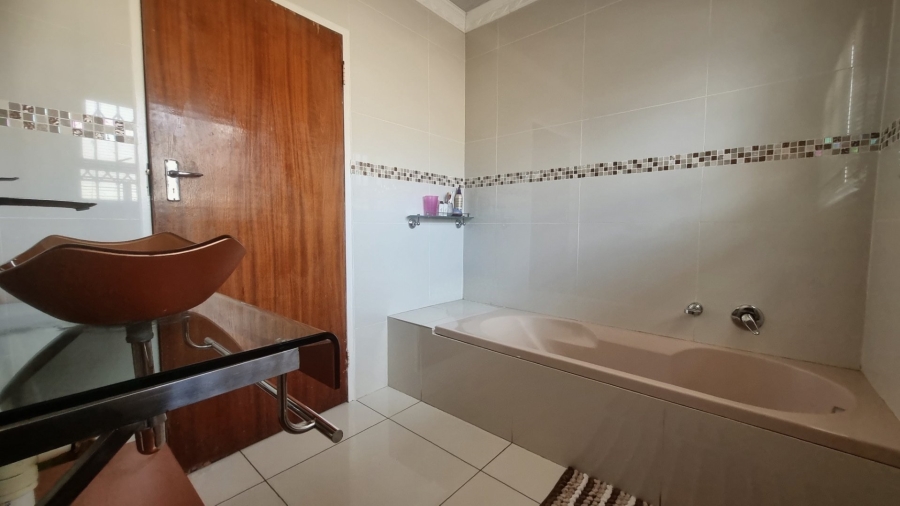 3 Bedroom Property for Sale in Sonland Park Gauteng