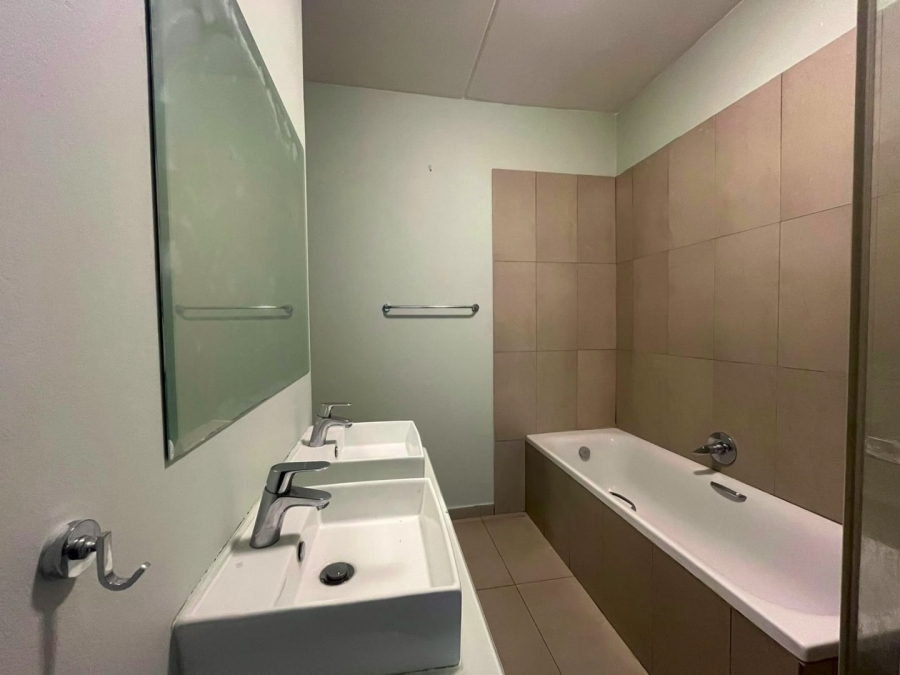 To Let 2 Bedroom Property for Rent in North Riding Gauteng