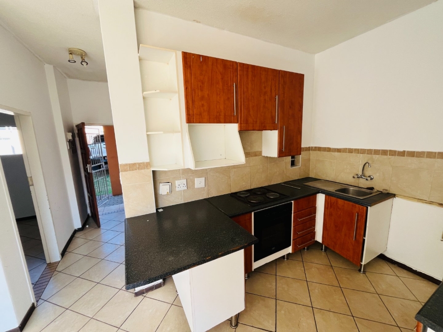 2 Bedroom Property for Sale in Erand Gardens Gauteng