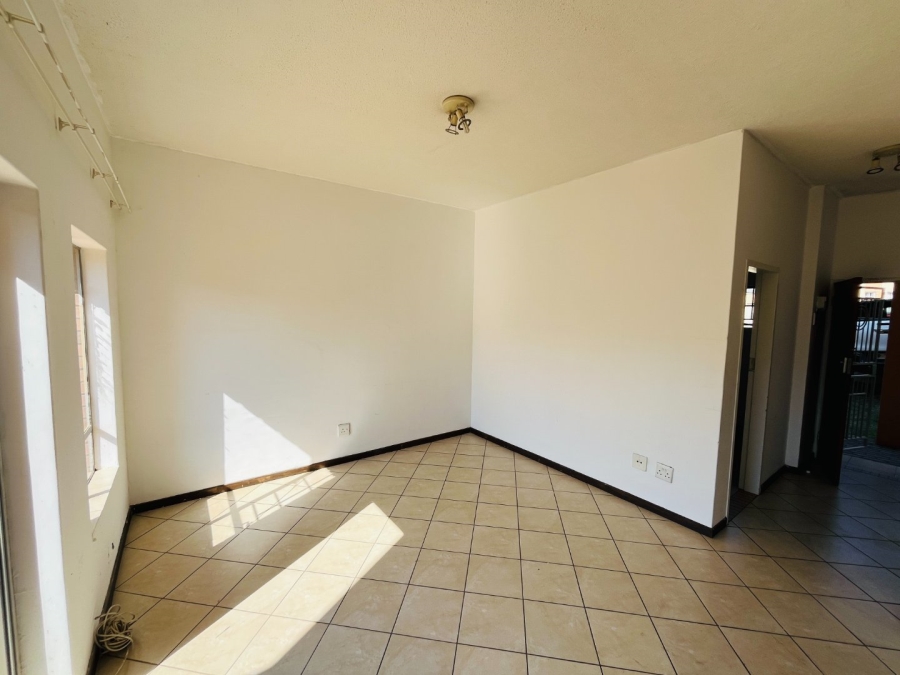 2 Bedroom Property for Sale in Erand Gardens Gauteng