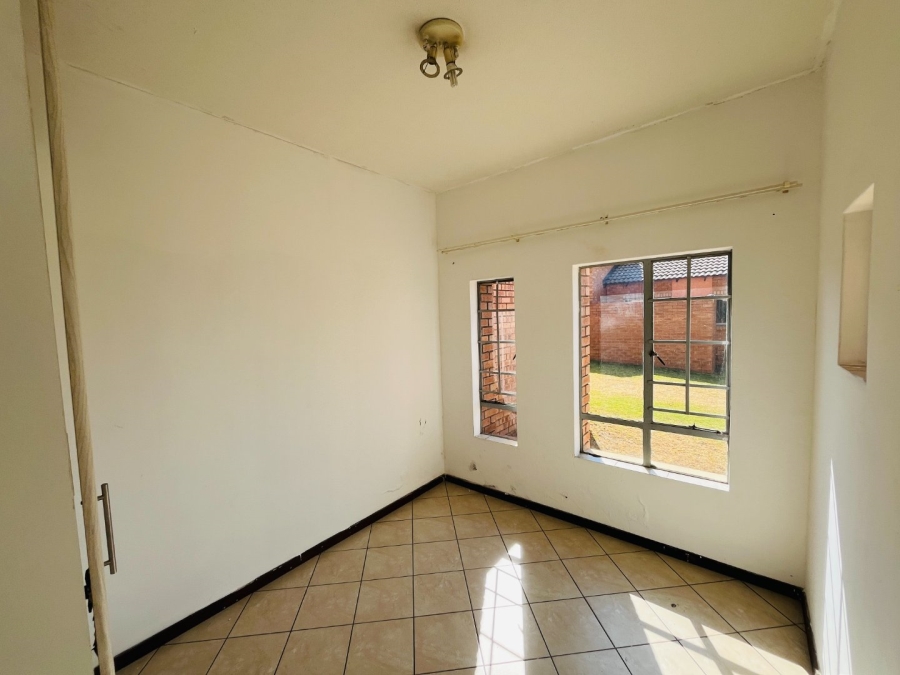 2 Bedroom Property for Sale in Erand Gardens Gauteng