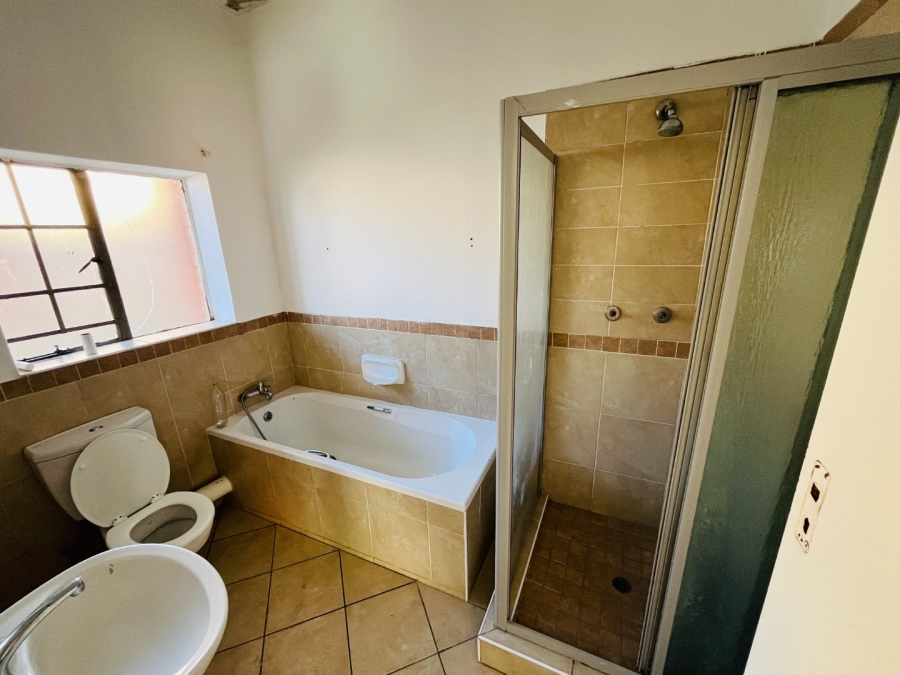 2 Bedroom Property for Sale in Erand Gardens Gauteng