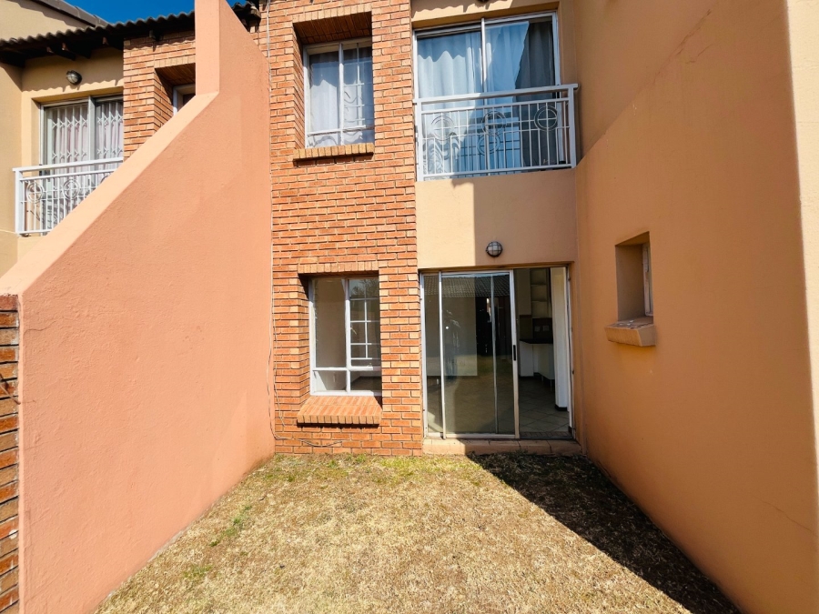 2 Bedroom Property for Sale in Erand Gardens Gauteng