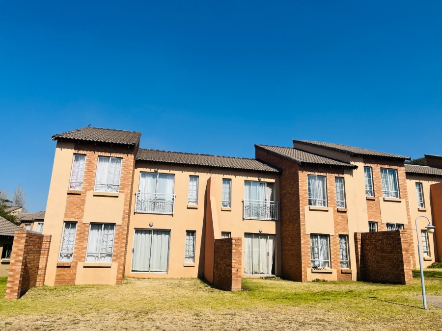 2 Bedroom Property for Sale in Erand Gardens Gauteng