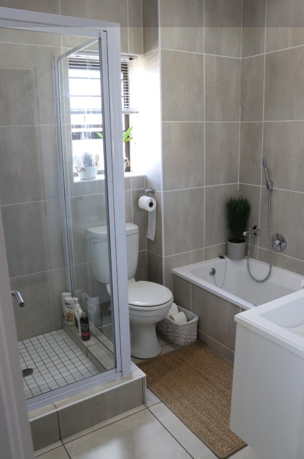 2 Bedroom Property for Sale in Lonehill Gauteng