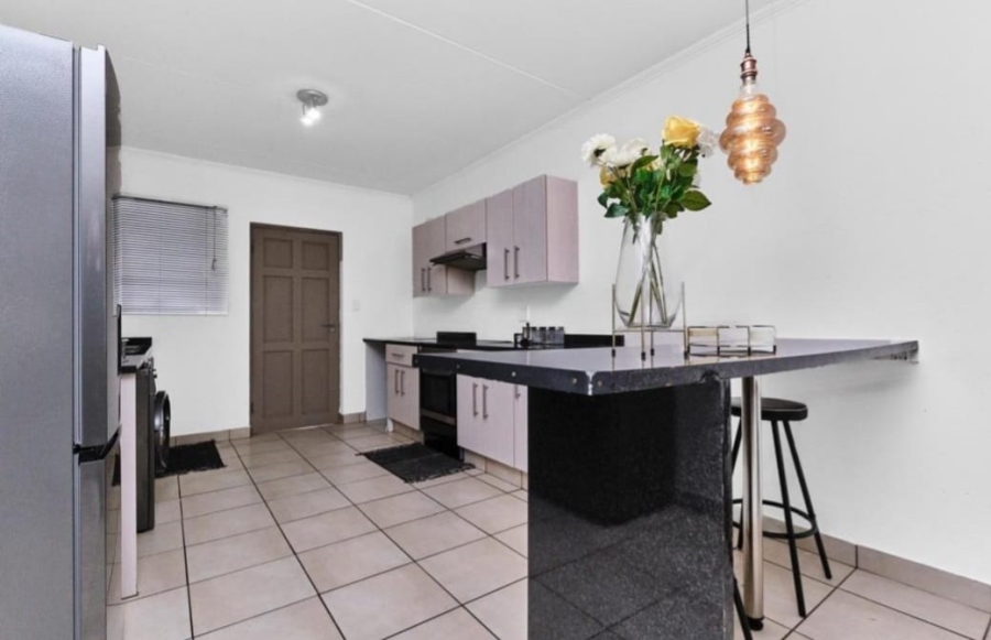 To Let 3 Bedroom Property for Rent in Beverley Gauteng