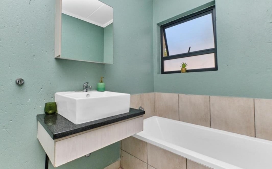 To Let 3 Bedroom Property for Rent in Beverley Gauteng