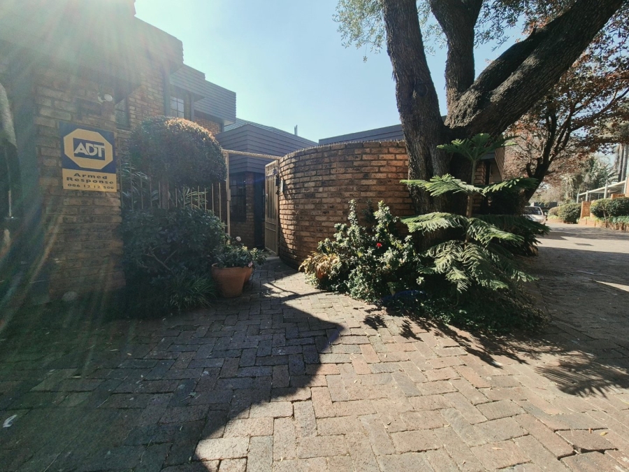  Bedroom Property for Sale in Nieuw Muckleneuk Gauteng