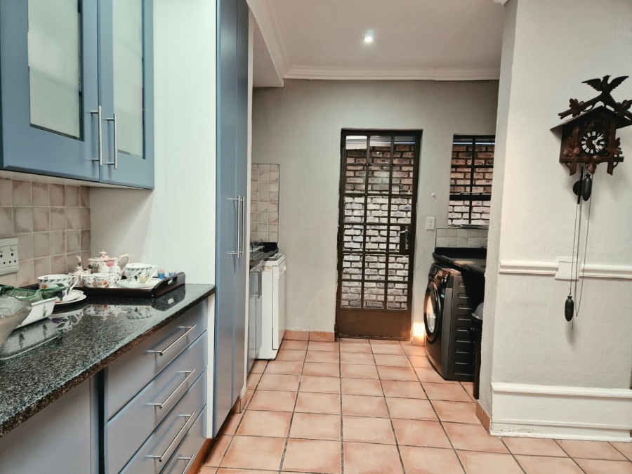 Bedroom Property for Sale in Nieuw Muckleneuk Gauteng