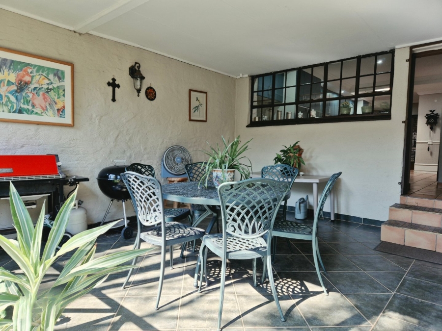  Bedroom Property for Sale in Nieuw Muckleneuk Gauteng
