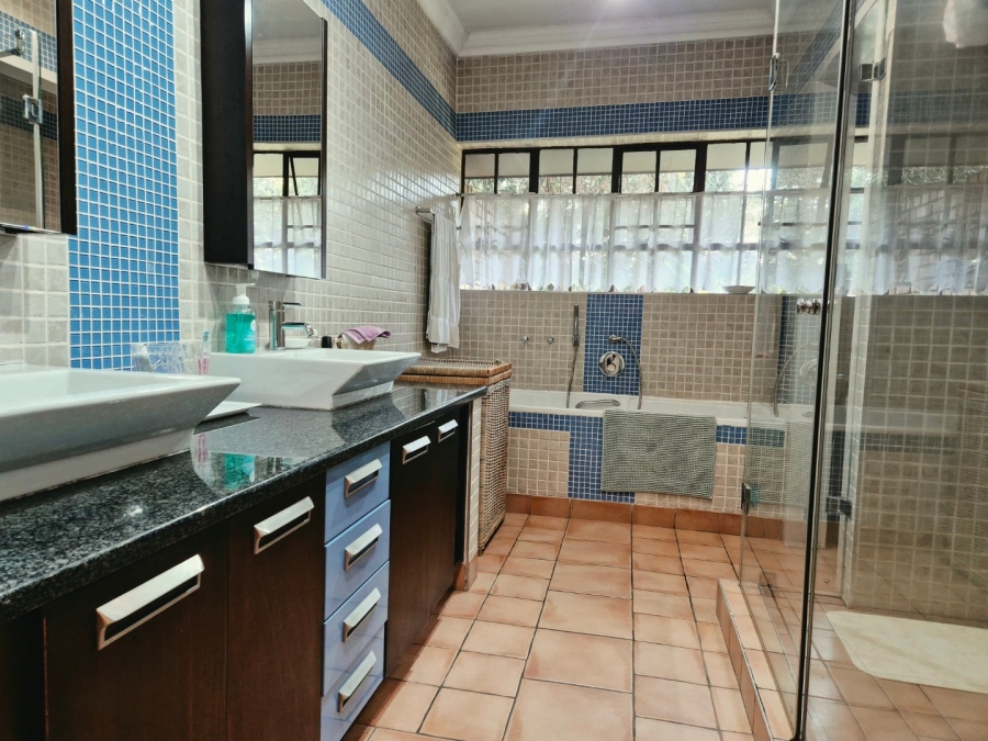  Bedroom Property for Sale in Nieuw Muckleneuk Gauteng