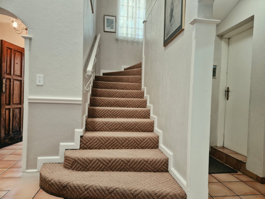  Bedroom Property for Sale in Nieuw Muckleneuk Gauteng