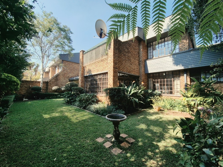  Bedroom Property for Sale in Nieuw Muckleneuk Gauteng