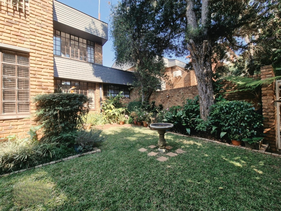  Bedroom Property for Sale in Nieuw Muckleneuk Gauteng