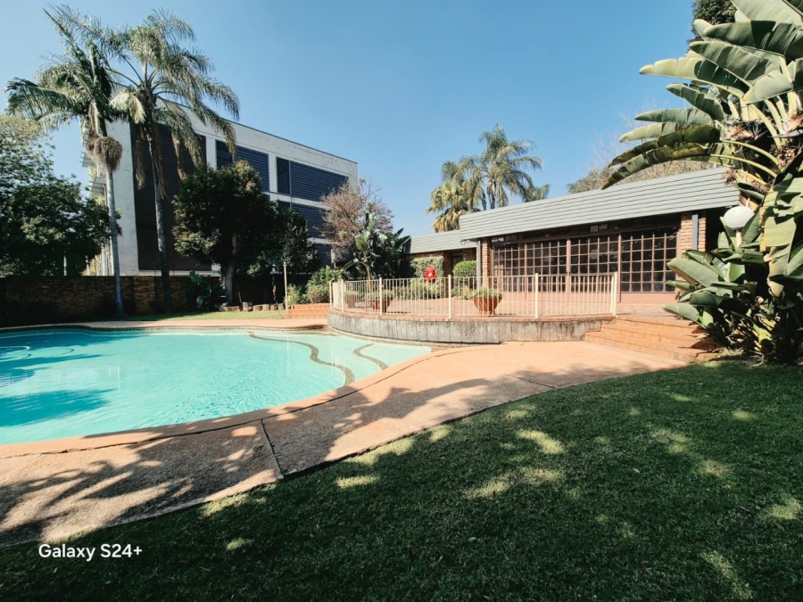 4 Bedroom Property for Sale in Nieuw Muckleneuk Gauteng
