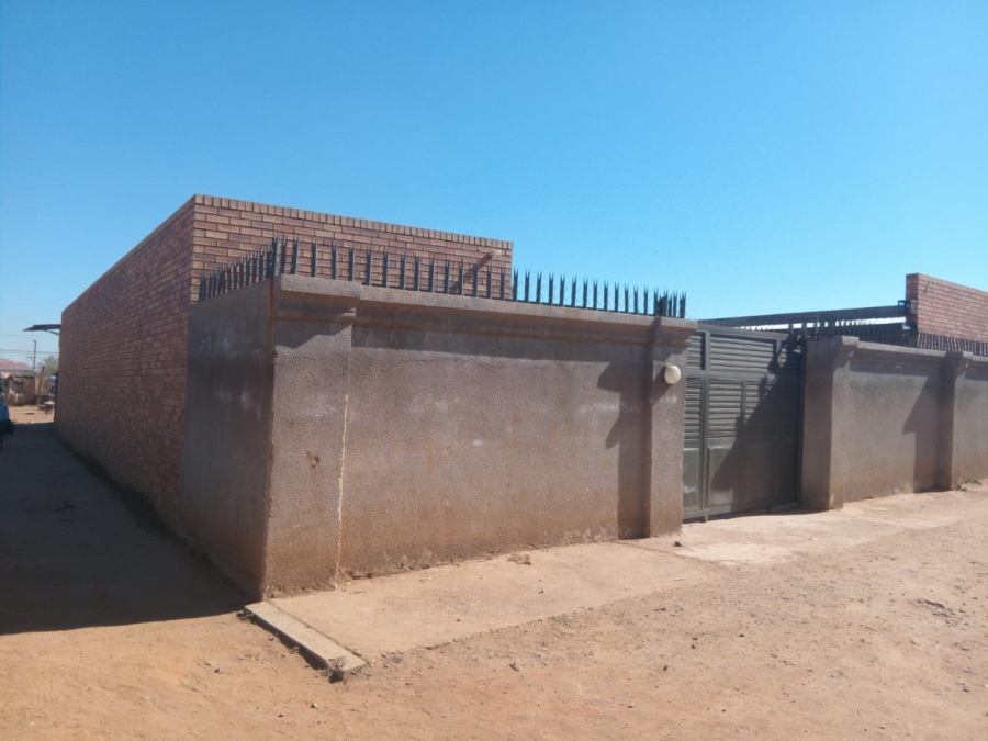 8 Bedroom Property for Sale in Buhle Park Gauteng