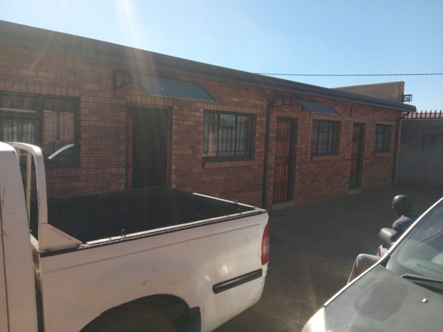 8 Bedroom Property for Sale in Buhle Park Gauteng