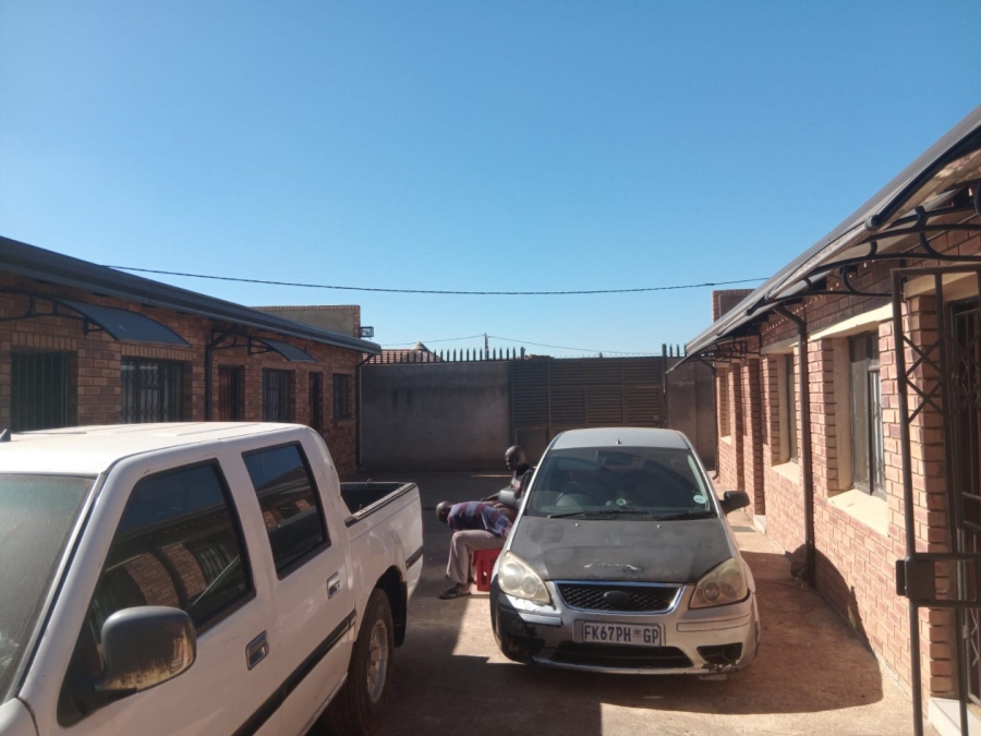 8 Bedroom Property for Sale in Buhle Park Gauteng