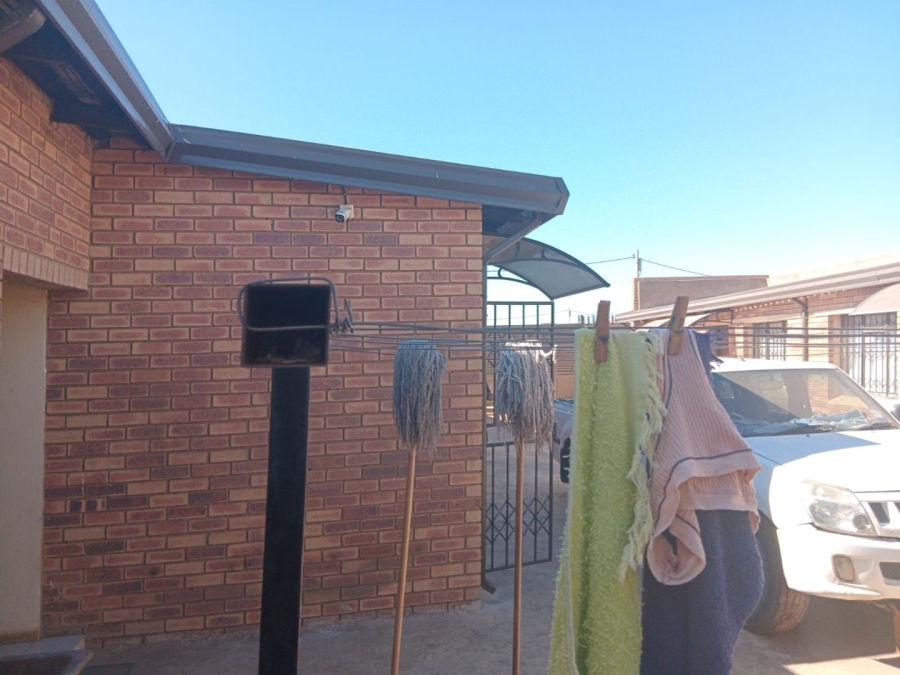 8 Bedroom Property for Sale in Buhle Park Gauteng