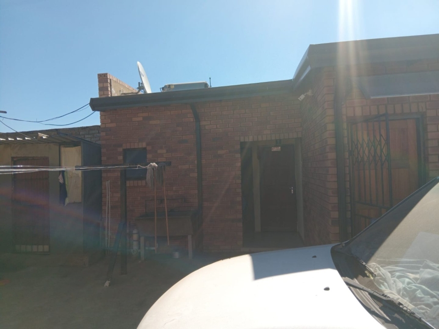 8 Bedroom Property for Sale in Buhle Park Gauteng