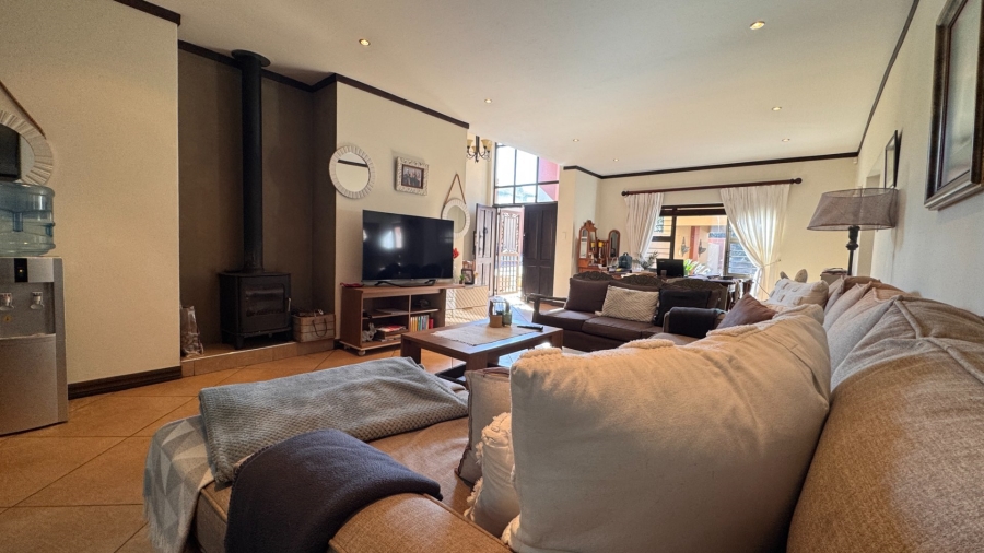 3 Bedroom Property for Sale in Three Rivers Proper Gauteng