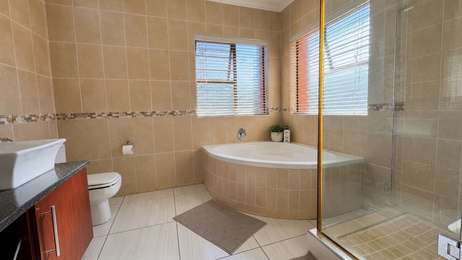 3 Bedroom Property for Sale in Three Rivers Proper Gauteng