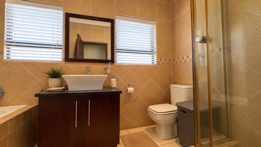 3 Bedroom Property for Sale in Three Rivers Proper Gauteng