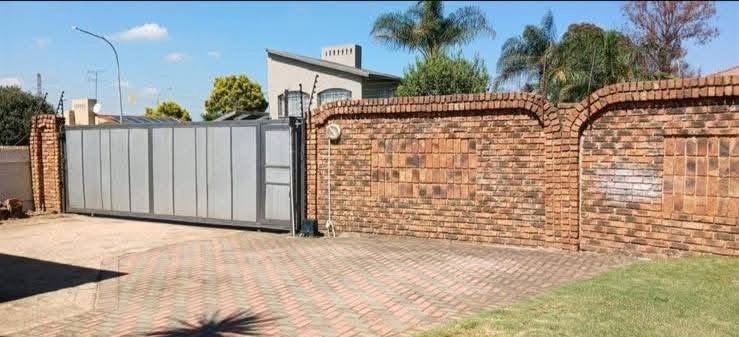 4 Bedroom Property for Sale in Dalpark Ext 1 Gauteng