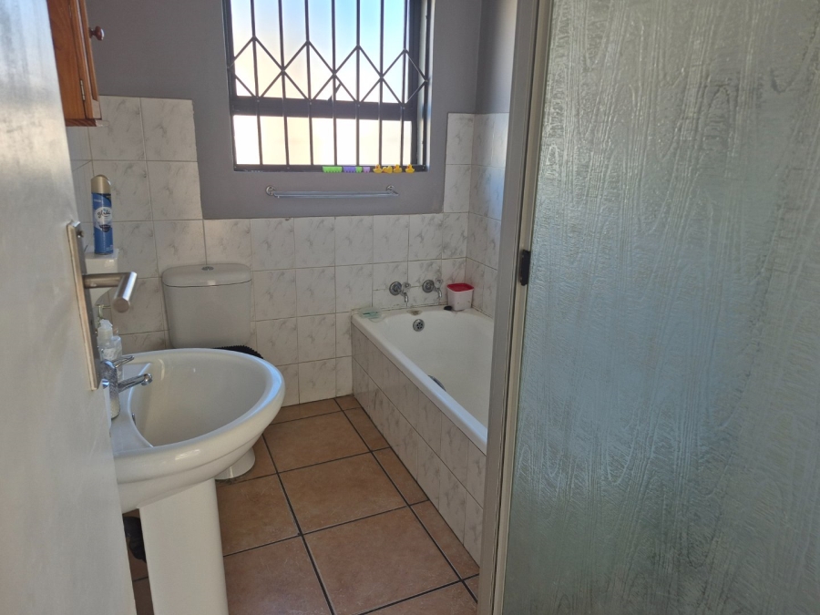 To Let 5 Bedroom Property for Rent in The Reeds Gauteng