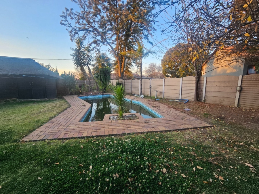 3 Bedroom Property for Sale in Crystal Park Gauteng