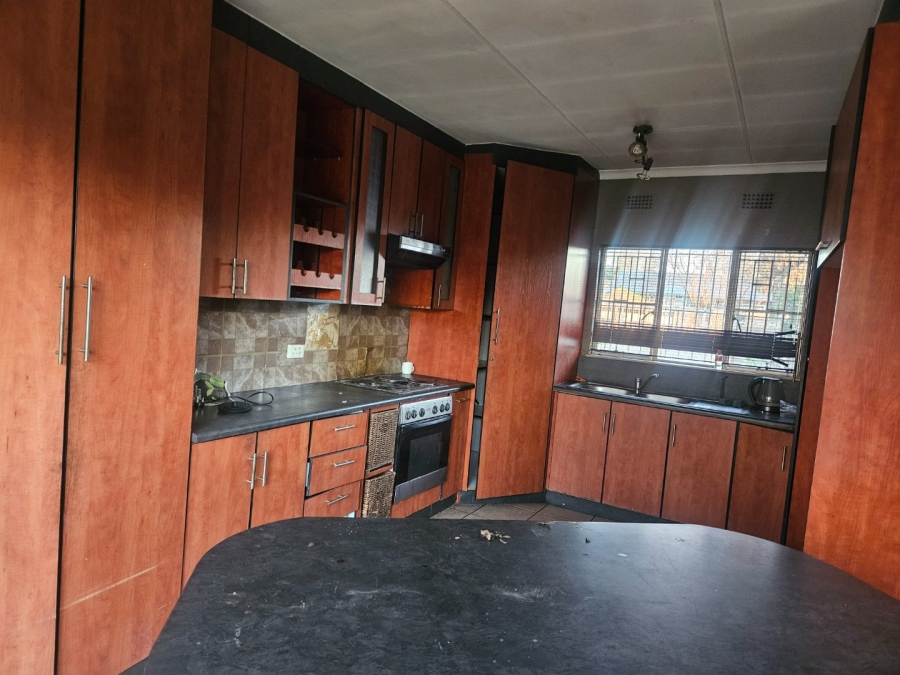 3 Bedroom Property for Sale in Crystal Park Gauteng