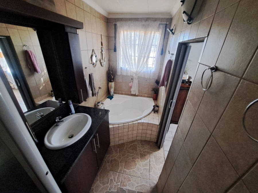 Commercial Property for Sale in Hallgate Gauteng