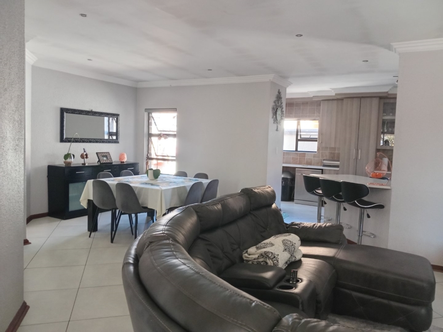 3 Bedroom Property for Sale in Rua Vista Gauteng