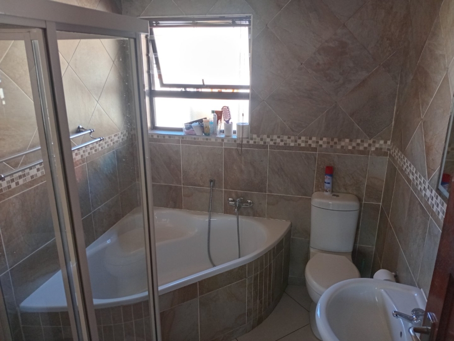 3 Bedroom Property for Sale in Rua Vista Gauteng
