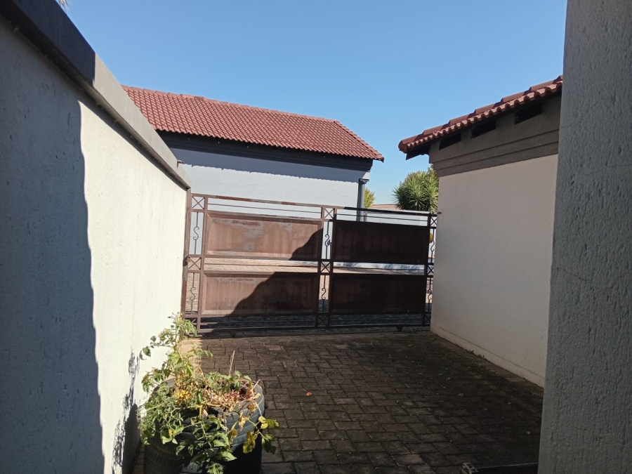 3 Bedroom Property for Sale in Rua Vista Gauteng