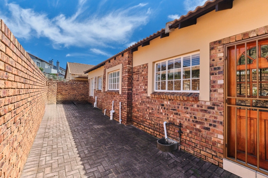 2 Bedroom Property for Sale in Amorosa Gauteng