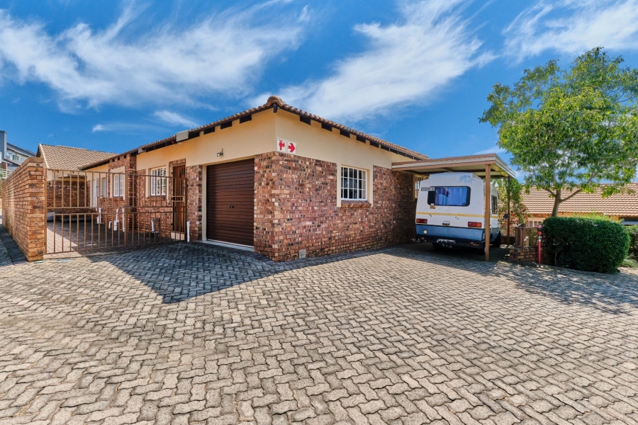 2 Bedroom Property for Sale in Amorosa Gauteng