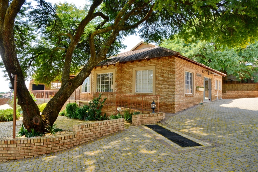 2 Bedroom Property for Sale in Amorosa Gauteng