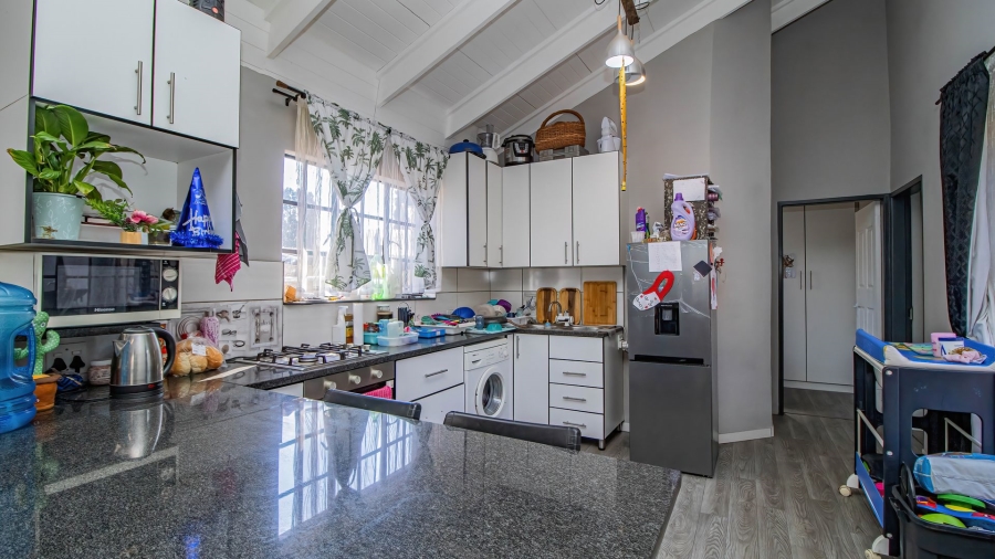 5 Bedroom Property for Sale in Bonaero Park Gauteng