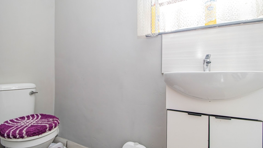 5 Bedroom Property for Sale in Bonaero Park Gauteng