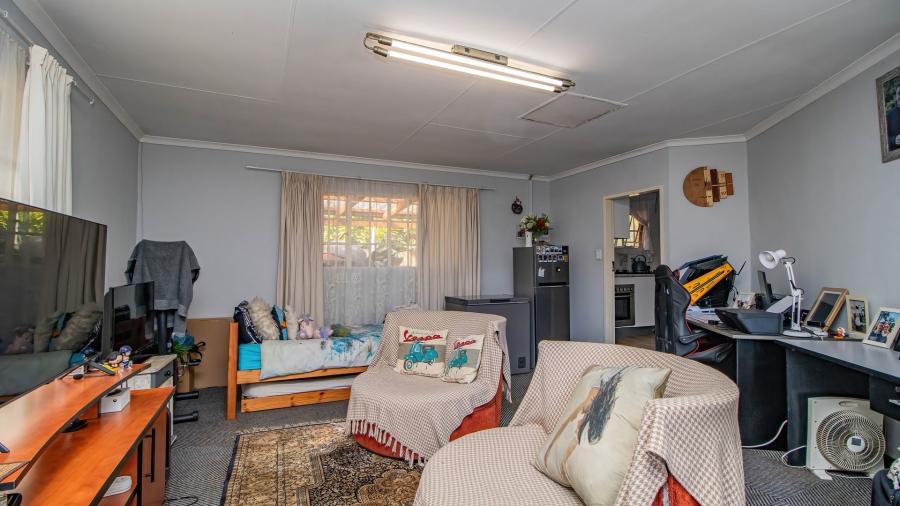 5 Bedroom Property for Sale in Bonaero Park Gauteng