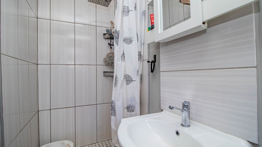 5 Bedroom Property for Sale in Bonaero Park Gauteng